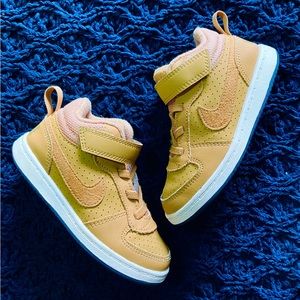 Boys Nike Court Borough Mid TD